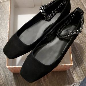 NWOT Suede flats with chain detail